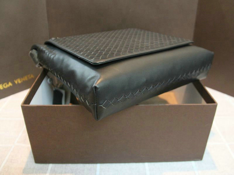 Bottega Veneta cross body messenger bag 16029 black